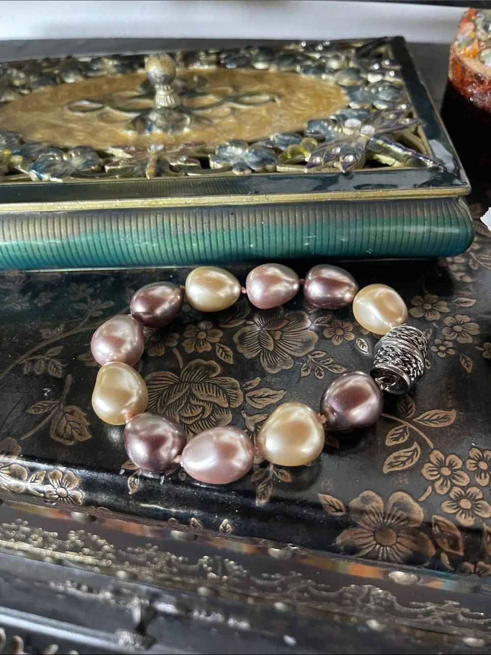Faux Pearl Bracelet with Magnetic Closure